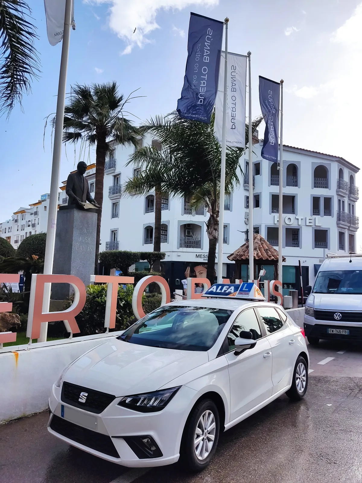 Recogida coche de autoescuela en Puerto Banús Marbella